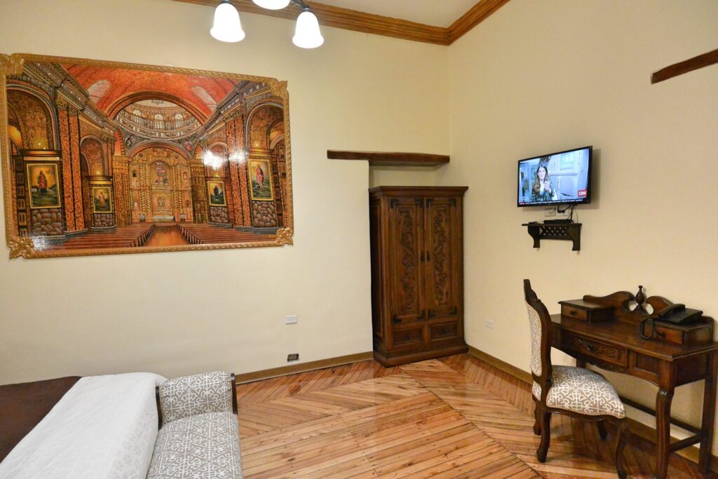 Hotel-basilica-habitacion-superior-la-compania-2-min